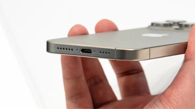 Cổng sạc USB-C hoàn toàn mới trên iPhone 15 Pro
